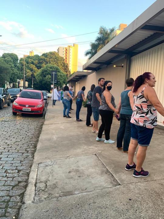Foto 4 de 9 — Pedido de Socorro: Cerca de 500 pessoas “abraçam” Santa Casa de Araraquara